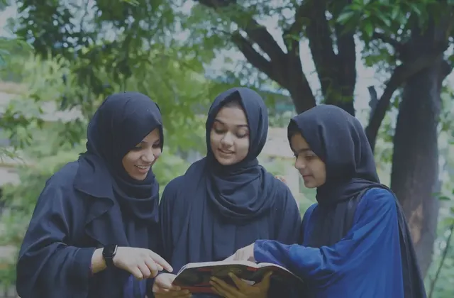 Students reading together at Women's Islamiya Arts and Science College, Malappuram